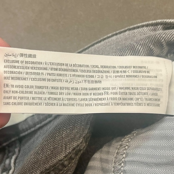 NWT Abercrombie and Fitch The Mom High Rise Jeans Light Grey Wash Size 0/25 - Picture 9 of 10